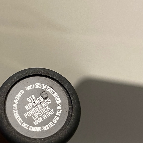 MAC “Ripened” Powder Kiss Lipstick 918 - Picture 14 of 15